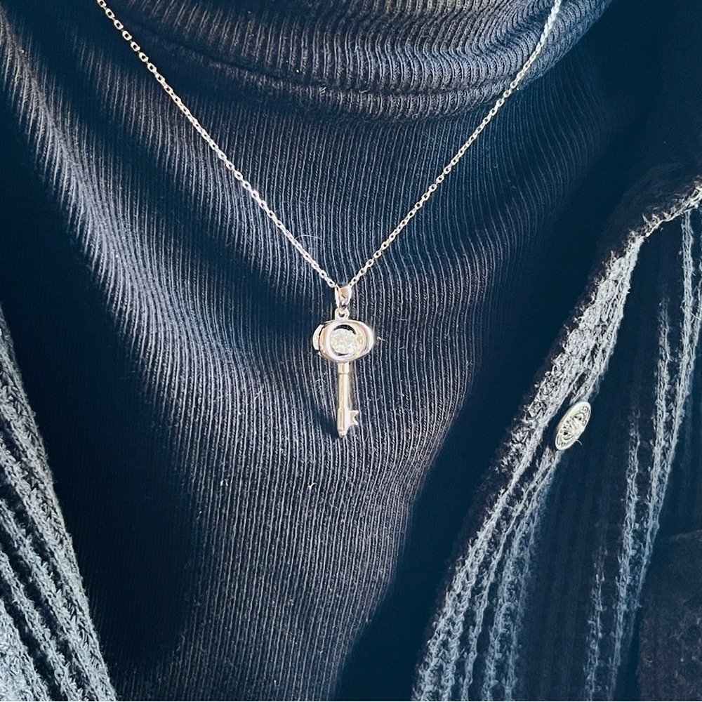 S925 Moissanite Gemstone Love Key Pendant Necklace - Picture 7 of 7